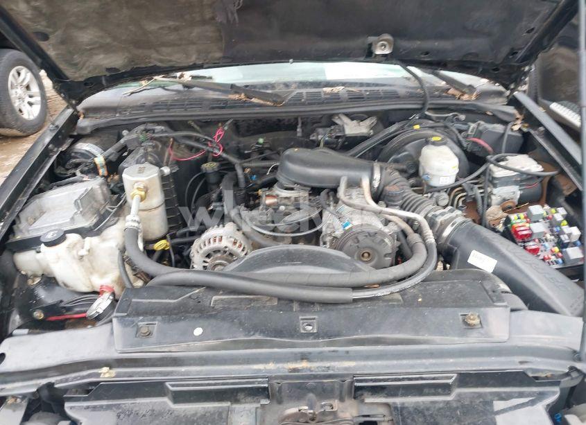 Photo 10 of 2002 Chevrolet S-10 LS (VIN 1GCDT13W22K183567)