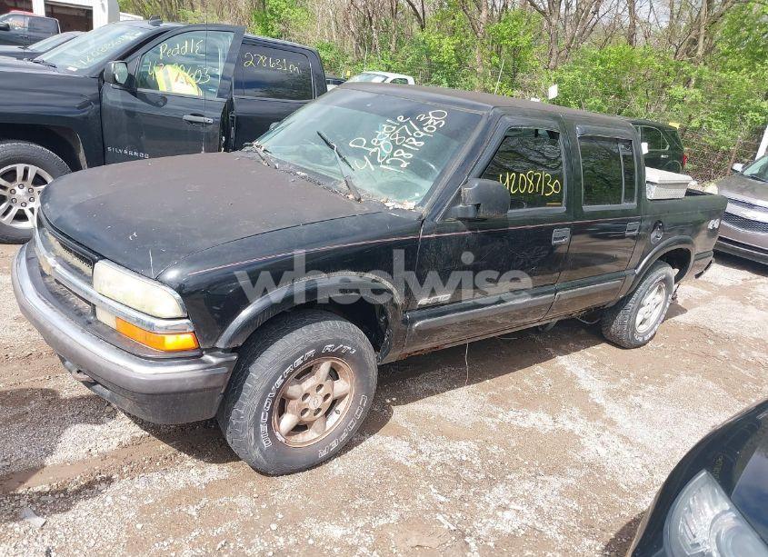 Photo 2 of 2002 Chevrolet S-10 LS (VIN 1GCDT13W22K183567)