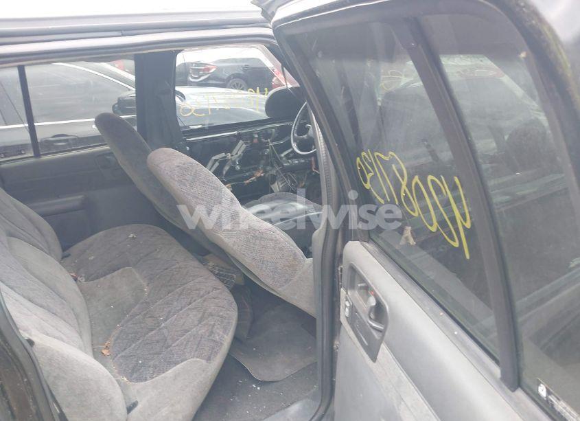 Photo 8 of 2002 Chevrolet S-10 LS (VIN 1GCDT13W22K183567)