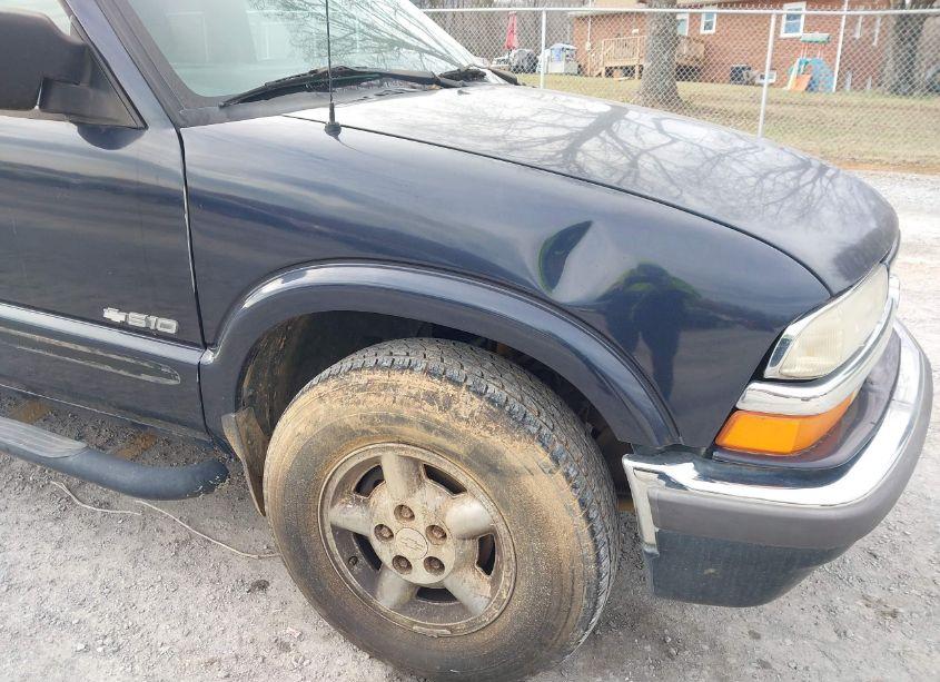 Photo 16 of 2001 Chevrolet S-10 LS (VIN 1GCDT13W51K191497)