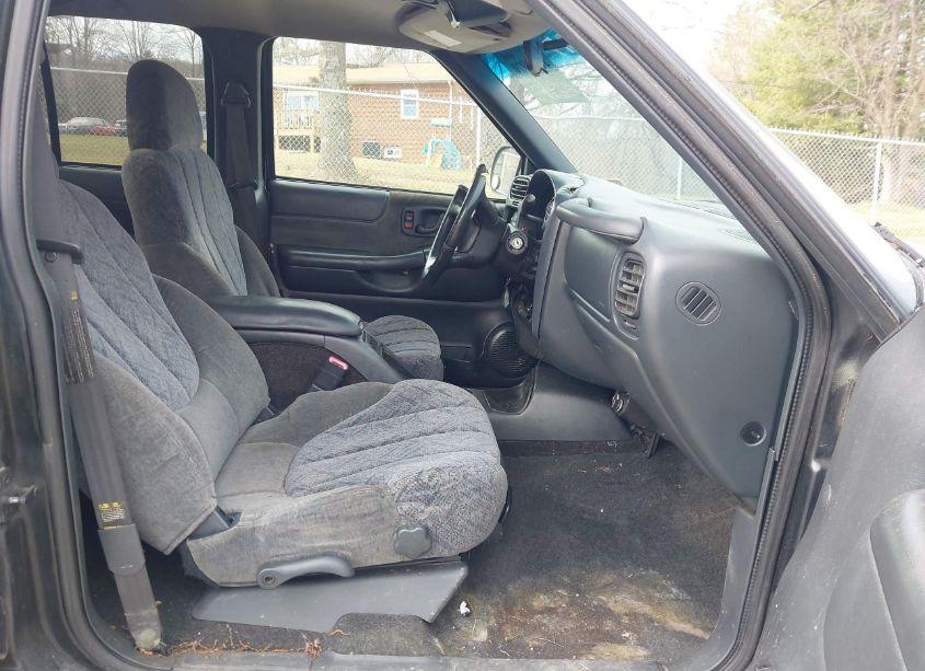 Photo 5 of 2001 Chevrolet S-10 LS (VIN 1GCDT13W51K191497)