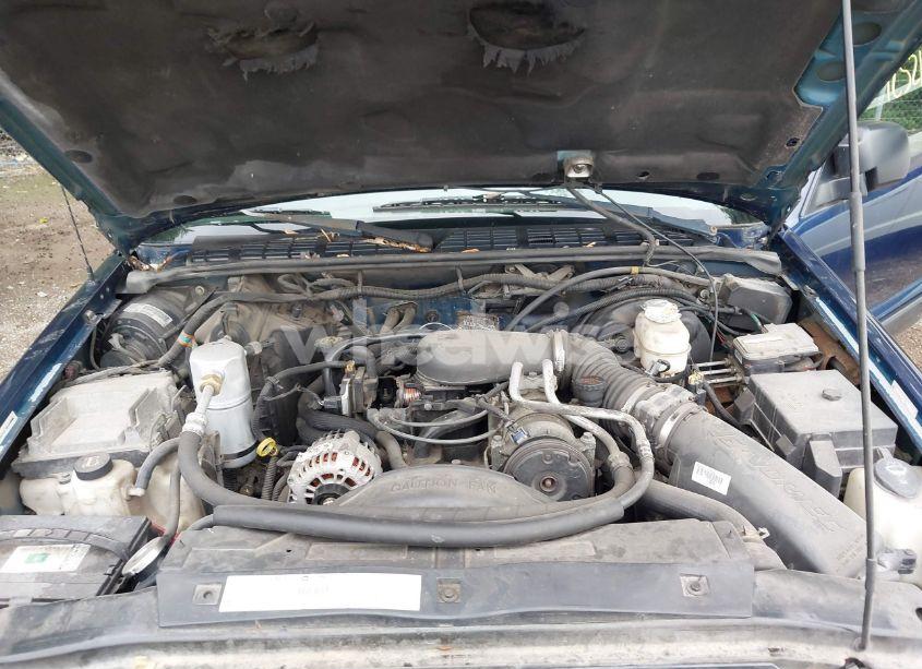 Photo 10 of 2002 Chevrolet S-10 LS (VIN 1GCDT13W62K220569)