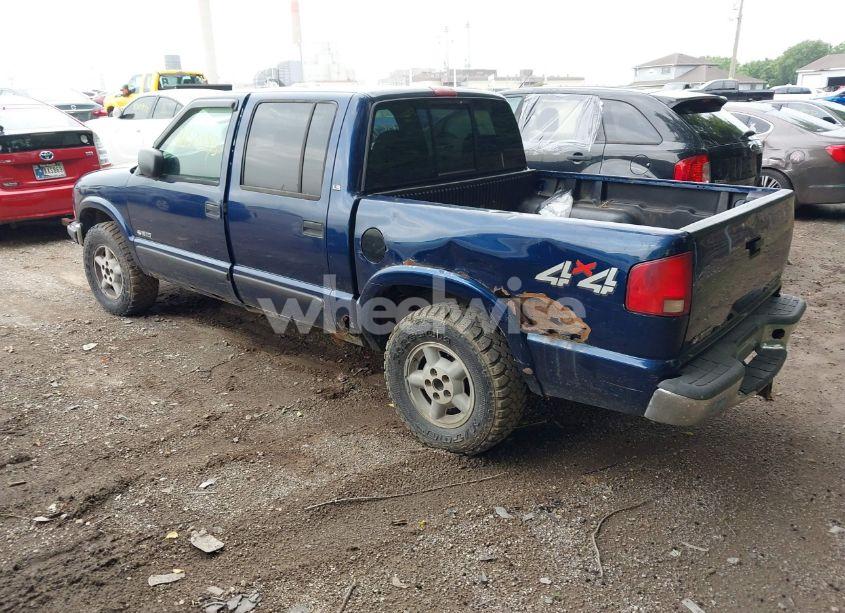 Photo 3 of 2002 Chevrolet S-10 LS (VIN 1GCDT13W62K220569)