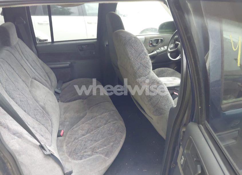 Photo 8 of 2002 Chevrolet S-10 LS (VIN 1GCDT13W62K220569)