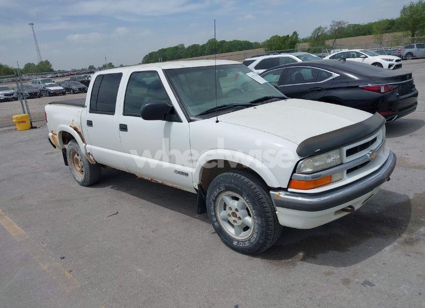 2002 Chevrolet S-10 LS (VIN 1GCDT13W72K240961) main photo