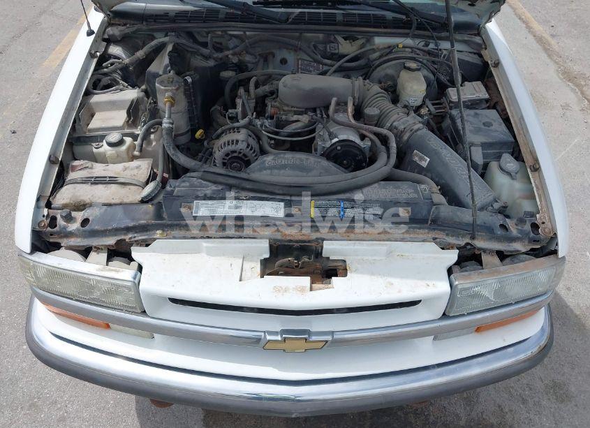 Photo 10 of 2002 Chevrolet S-10 LS (VIN 1GCDT13W72K240961)