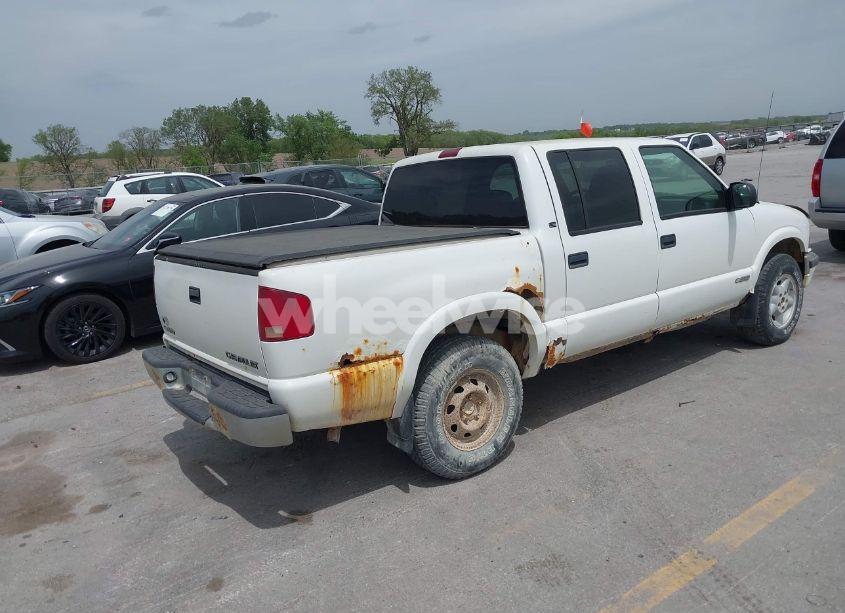 Photo 4 of 2002 Chevrolet S-10 LS (VIN 1GCDT13W72K240961)