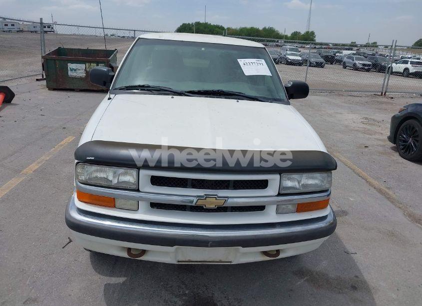 Photo 6 of 2002 Chevrolet S-10 LS (VIN 1GCDT13W72K240961)