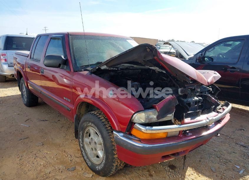 2001 Chevrolet S-10 LS (VIN 1GCDT13W81K212665) main photo