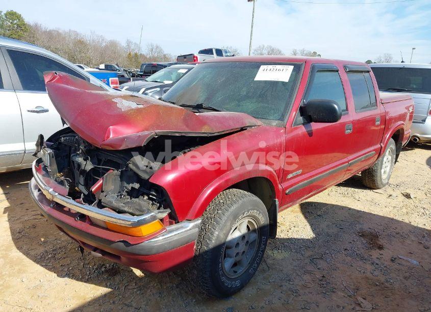 Photo 2 of 2001 Chevrolet S-10 LS (VIN 1GCDT13W81K212665)