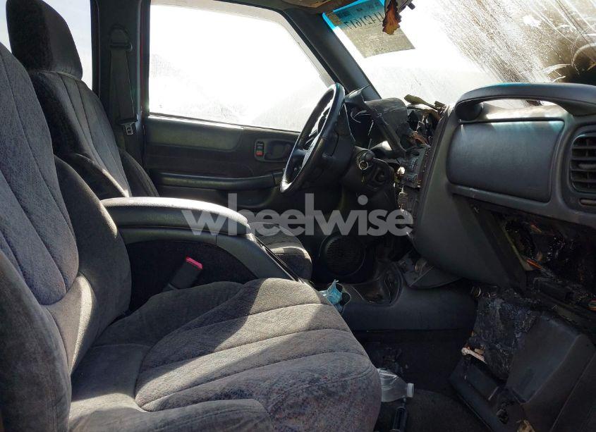 Photo 5 of 2001 Chevrolet S-10 LS (VIN 1GCDT13W81K212665)