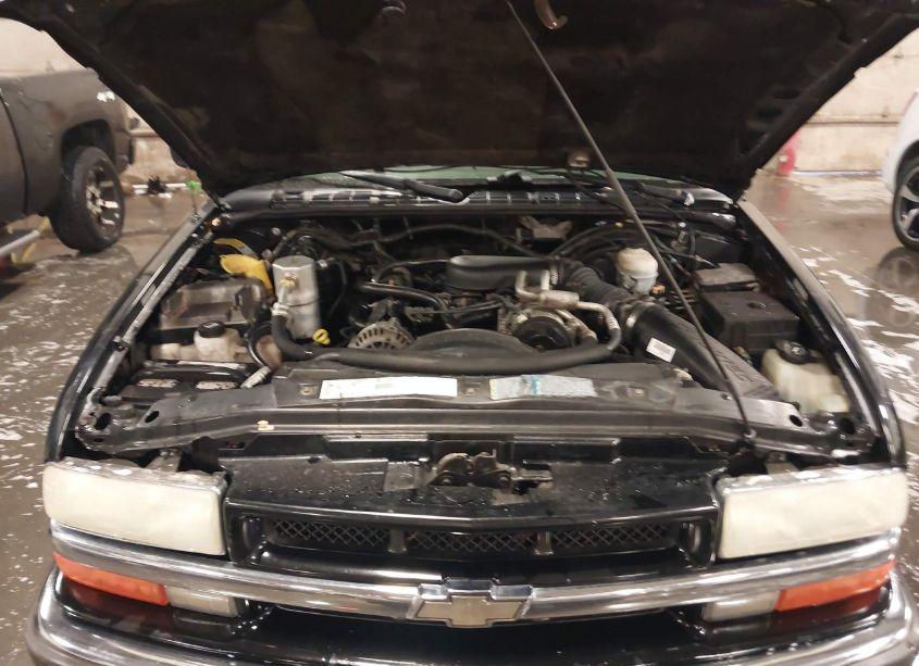 Photo 10 of 2002 Chevrolet S-10 LS (VIN 1GCDT13W82K144871)