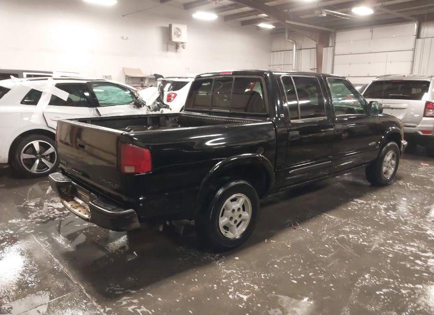 Photo 4 of 2002 Chevrolet S-10 LS (VIN 1GCDT13W82K144871)