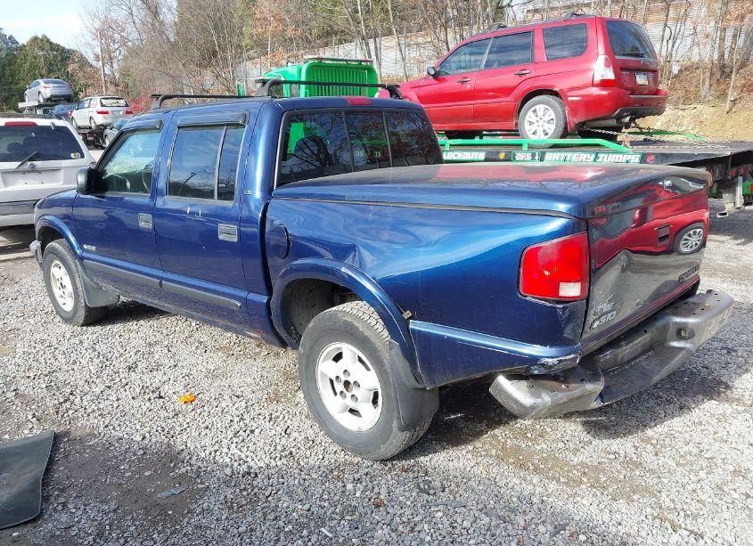 Photo 3 of 2002 Chevrolet S-10 LS (VIN 1GCDT13WX2K112469)
