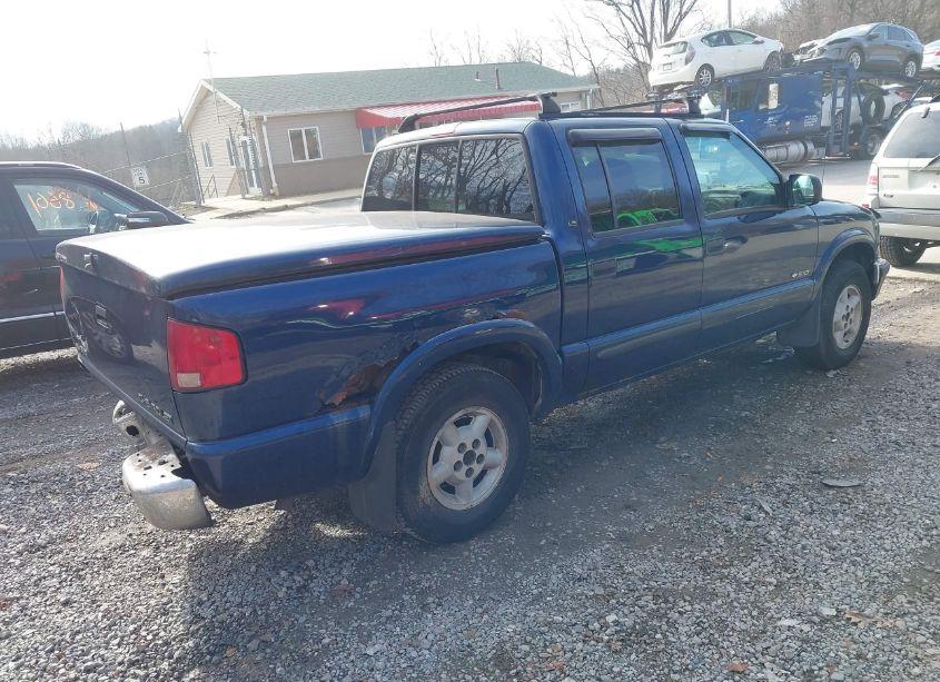 Photo 4 of 2002 Chevrolet S-10 LS (VIN 1GCDT13WX2K112469)
