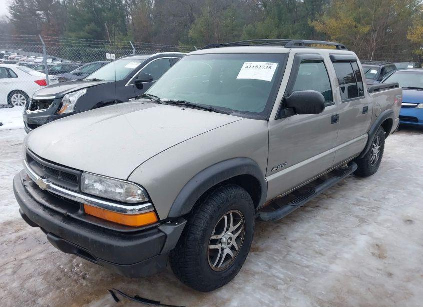 Photo 2 of 2003 Chevrolet S-10 LS (VIN 1GCDT13X13K119935)