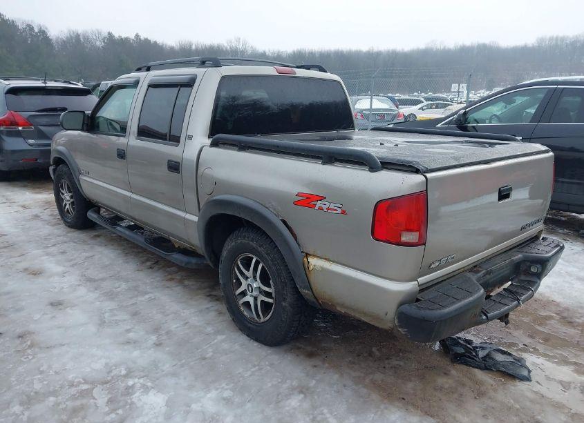 Photo 3 of 2003 Chevrolet S-10 LS (VIN 1GCDT13X13K119935)