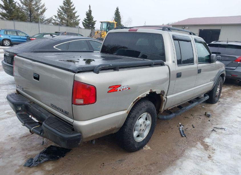 Photo 4 of 2003 Chevrolet S-10 LS (VIN 1GCDT13X13K119935)