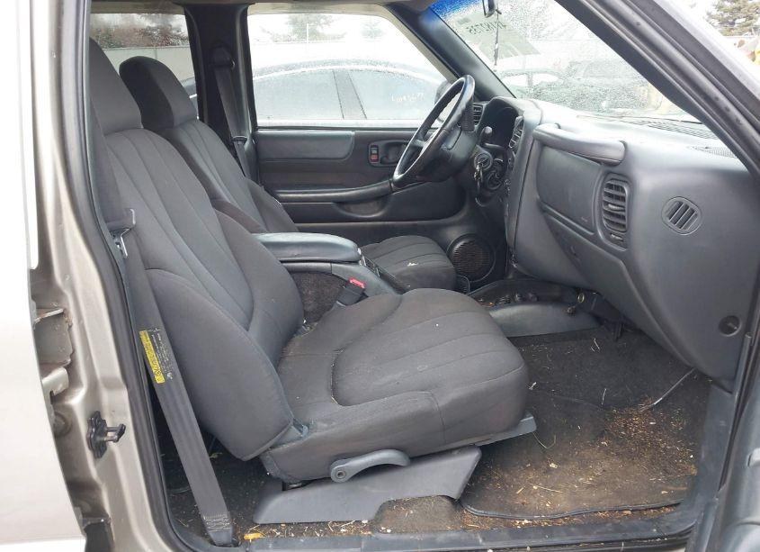 Photo 5 of 2003 Chevrolet S-10 LS (VIN 1GCDT13X13K119935)