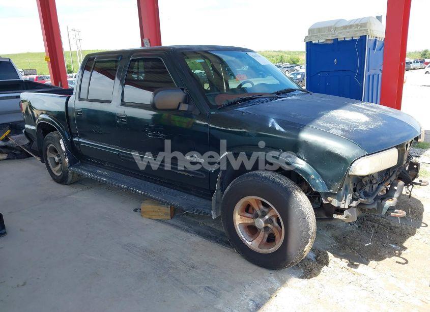 2004 Chevrolet S-10 LS (VIN 1GCDT13X24K108038) main photo