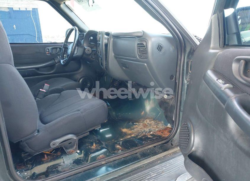 Photo 5 of 2004 Chevrolet S-10 LS (VIN 1GCDT13X24K108038)