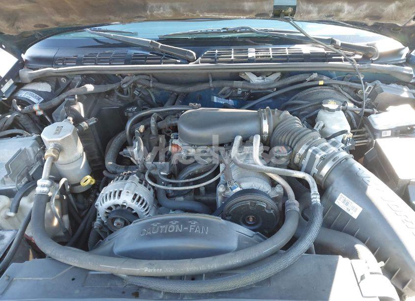 Photo 10 of 2004 Chevrolet S-10 LS (VIN 1GCDT13X34K137189)
