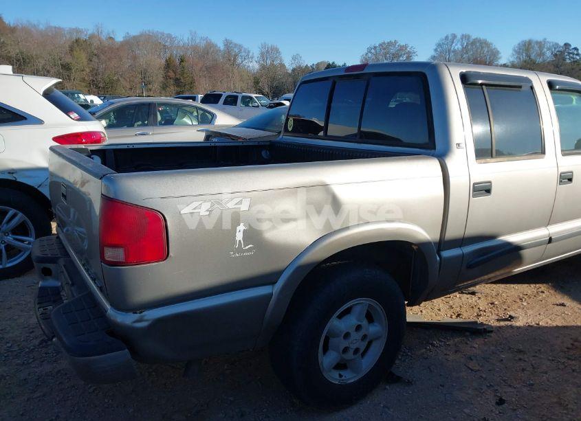 Photo 12 of 2003 Chevrolet S-10 LS (VIN 1GCDT13X63K104508)