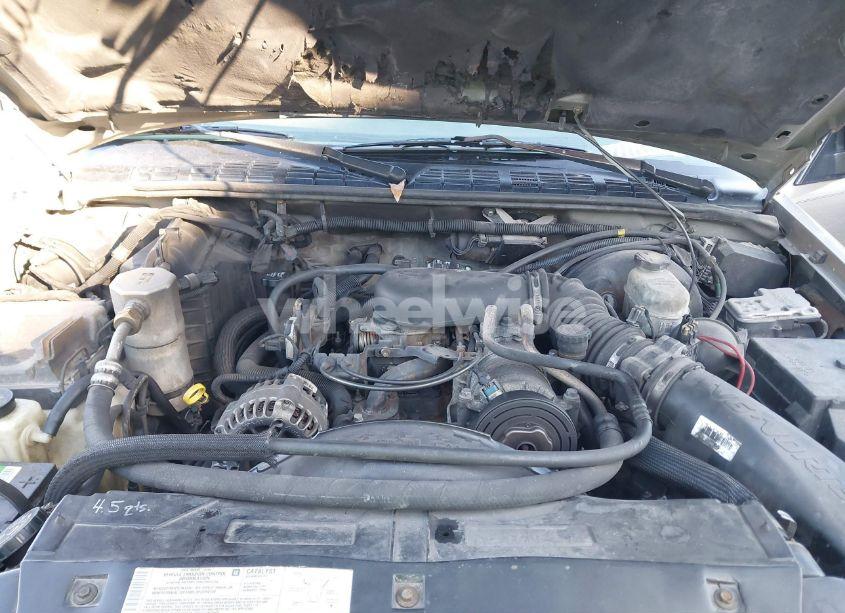 Photo 10 of 2004 Chevrolet S-10 LS (VIN 1GCDT13X64K122024)