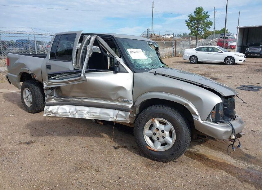 2004 Chevrolet S-10 LS (VIN 1GCDT13X74K111744) main photo
