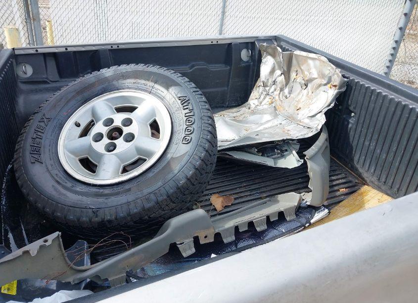 Photo 12 of 2004 Chevrolet S-10 LS (VIN 1GCDT13X74K111744)