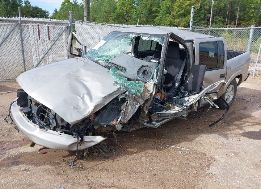 Photo 2 of 2004 Chevrolet S-10 LS (VIN 1GCDT13X74K111744)