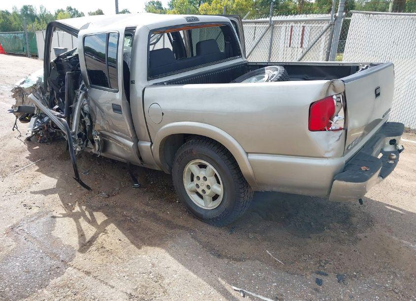 Photo 3 of 2004 Chevrolet S-10 LS (VIN 1GCDT13X74K111744)