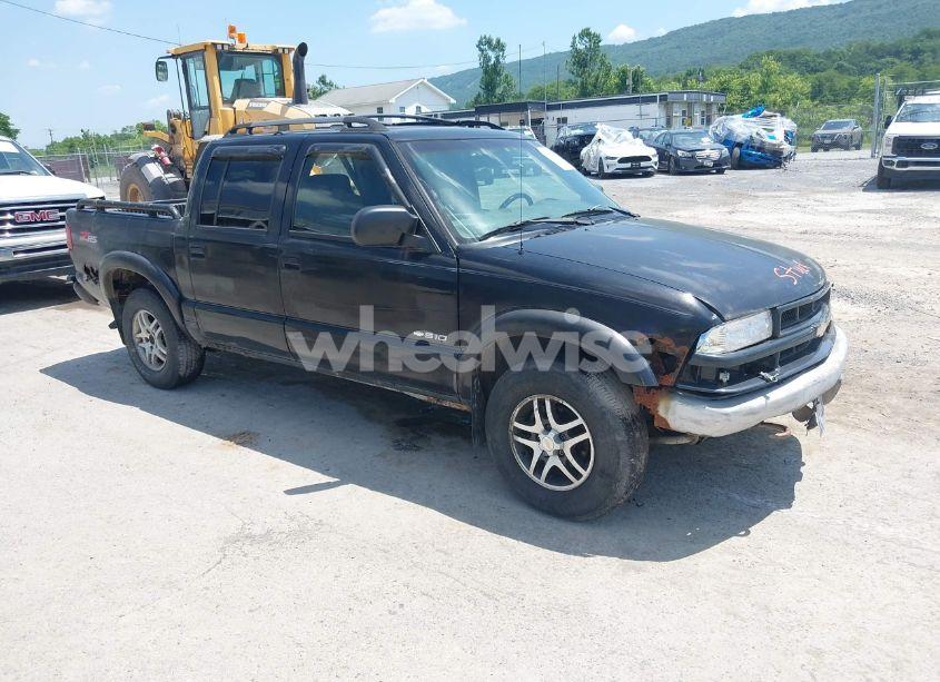 2003 Chevrolet S-10 LS (VIN 1GCDT13X83K121679) main photo