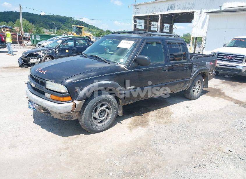 Photo 2 of 2003 Chevrolet S-10 LS (VIN 1GCDT13X83K121679)