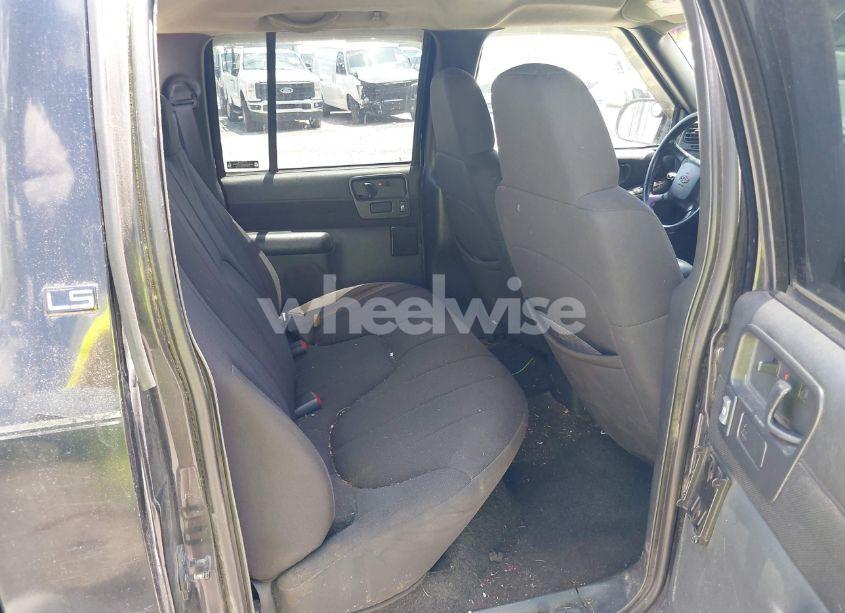 Photo 8 of 2003 Chevrolet S-10 LS (VIN 1GCDT13X83K121679)