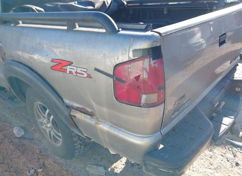 Photo 12 of 2003 Chevrolet S-10 LS (VIN 1GCDT13X83K137607)