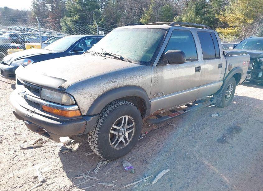 Photo 2 of 2003 Chevrolet S-10 LS (VIN 1GCDT13X83K137607)