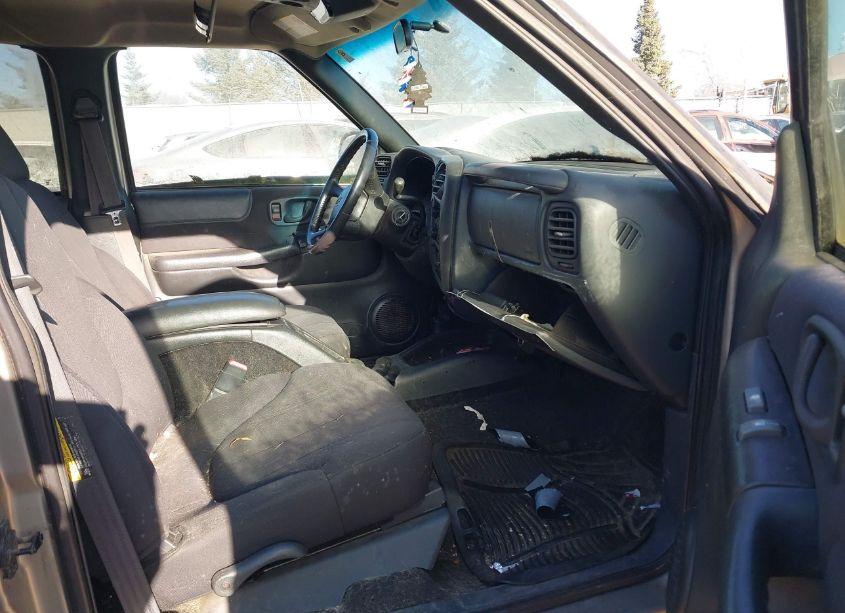 Photo 5 of 2003 Chevrolet S-10 LS (VIN 1GCDT13X83K137607)