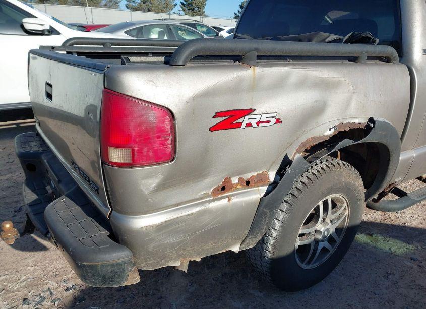 Photo 6 of 2003 Chevrolet S-10 LS (VIN 1GCDT13X83K137607)