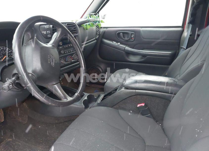 Photo 5 of 2003 Chevrolet S-10 LS (VIN 1GCDT13X83K177184)