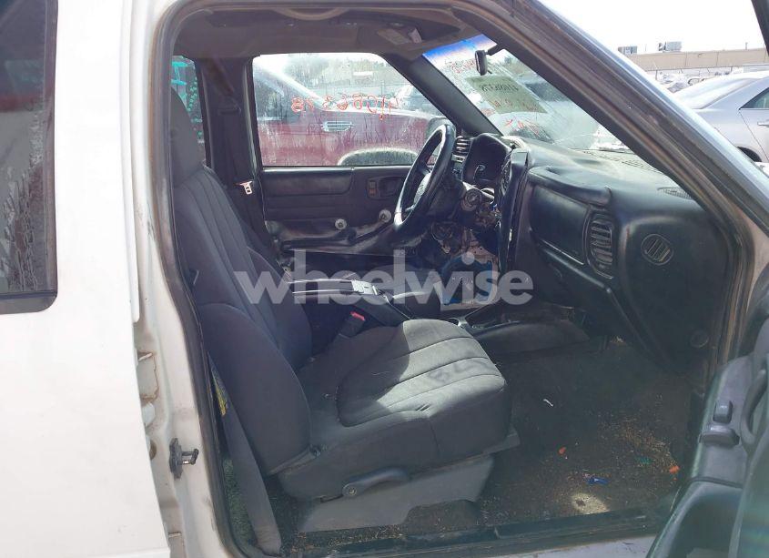 Photo 5 of 2003 Chevrolet S-10 LS (VIN 1GCDT13X93K109878)