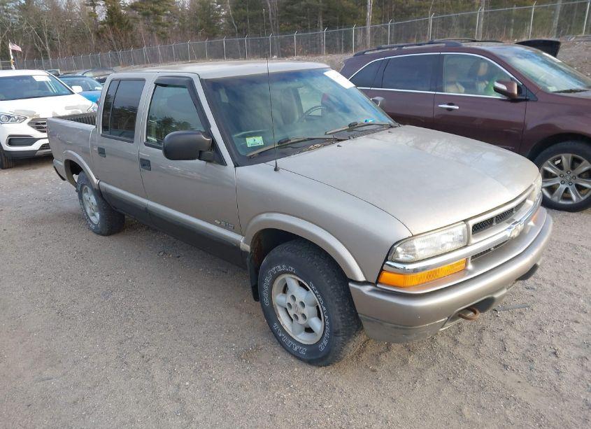 2003 Chevrolet S-10 LS (VIN 1GCDT13XX3K106746) main photo