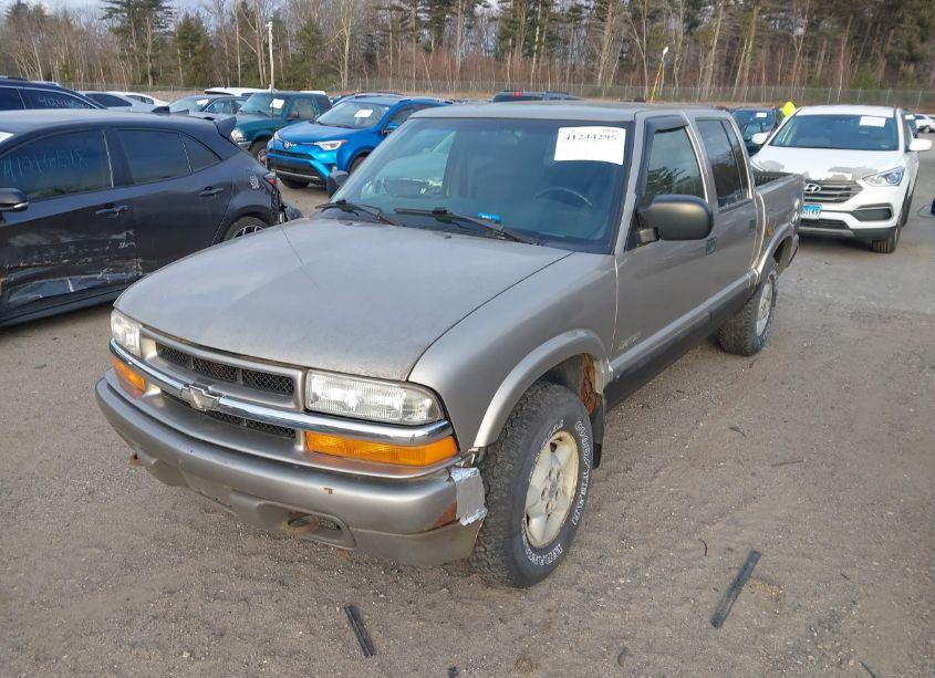 Photo 2 of 2003 Chevrolet S-10 LS (VIN 1GCDT13XX3K106746)