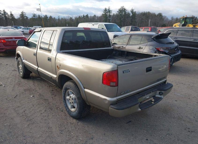 Photo 3 of 2003 Chevrolet S-10 LS (VIN 1GCDT13XX3K106746)