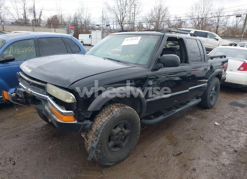 Photo 2 of 2003 Chevrolet S-10 LS (VIN 1GCDT13XX3K132733)