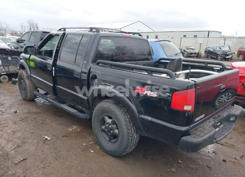 Photo 3 of 2003 Chevrolet S-10 LS (VIN 1GCDT13XX3K132733)