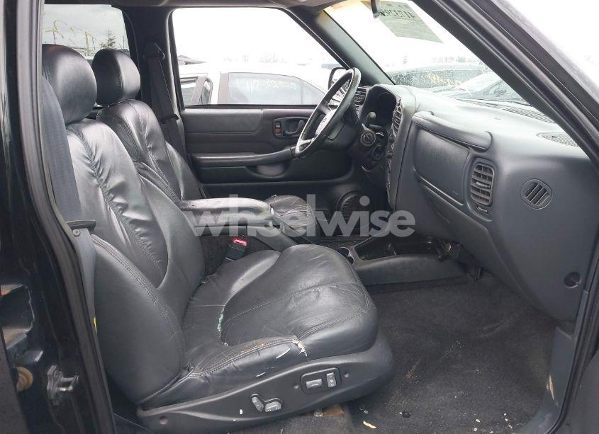 Photo 5 of 2003 Chevrolet S-10 LS (VIN 1GCDT13XX3K132733)