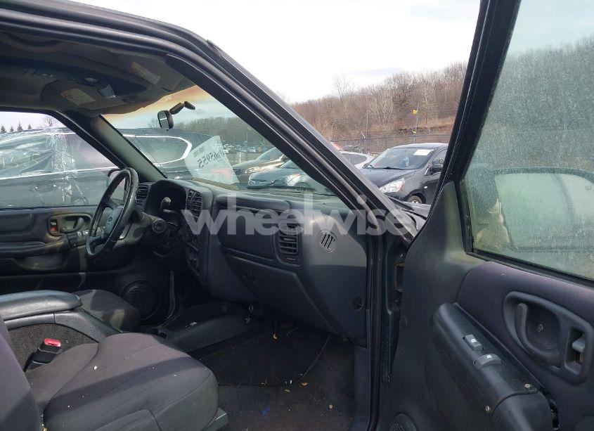 Photo 5 of 2003 Chevrolet S-10 LS (VIN 1GCDT13XX3K176473)