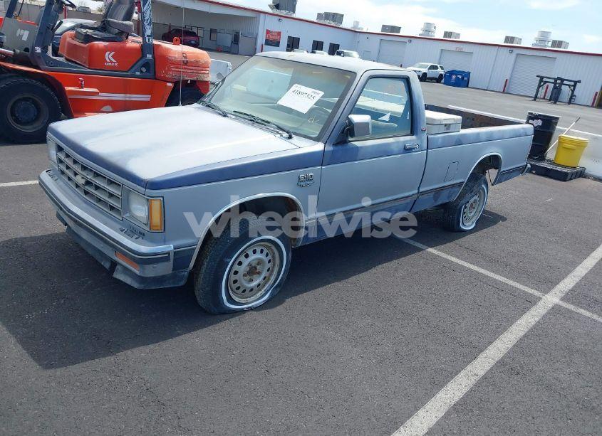 Photo 2 of 1984 Chevrolet S TRUCK S10 (VIN 1GCDT14B7E2138205)
