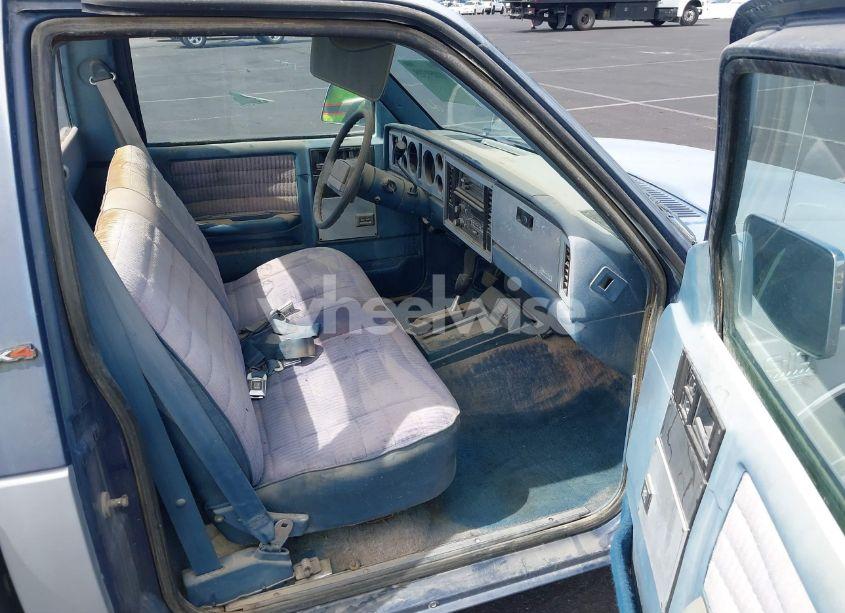 Photo 5 of 1984 Chevrolet S TRUCK S10 (VIN 1GCDT14B7E2138205)